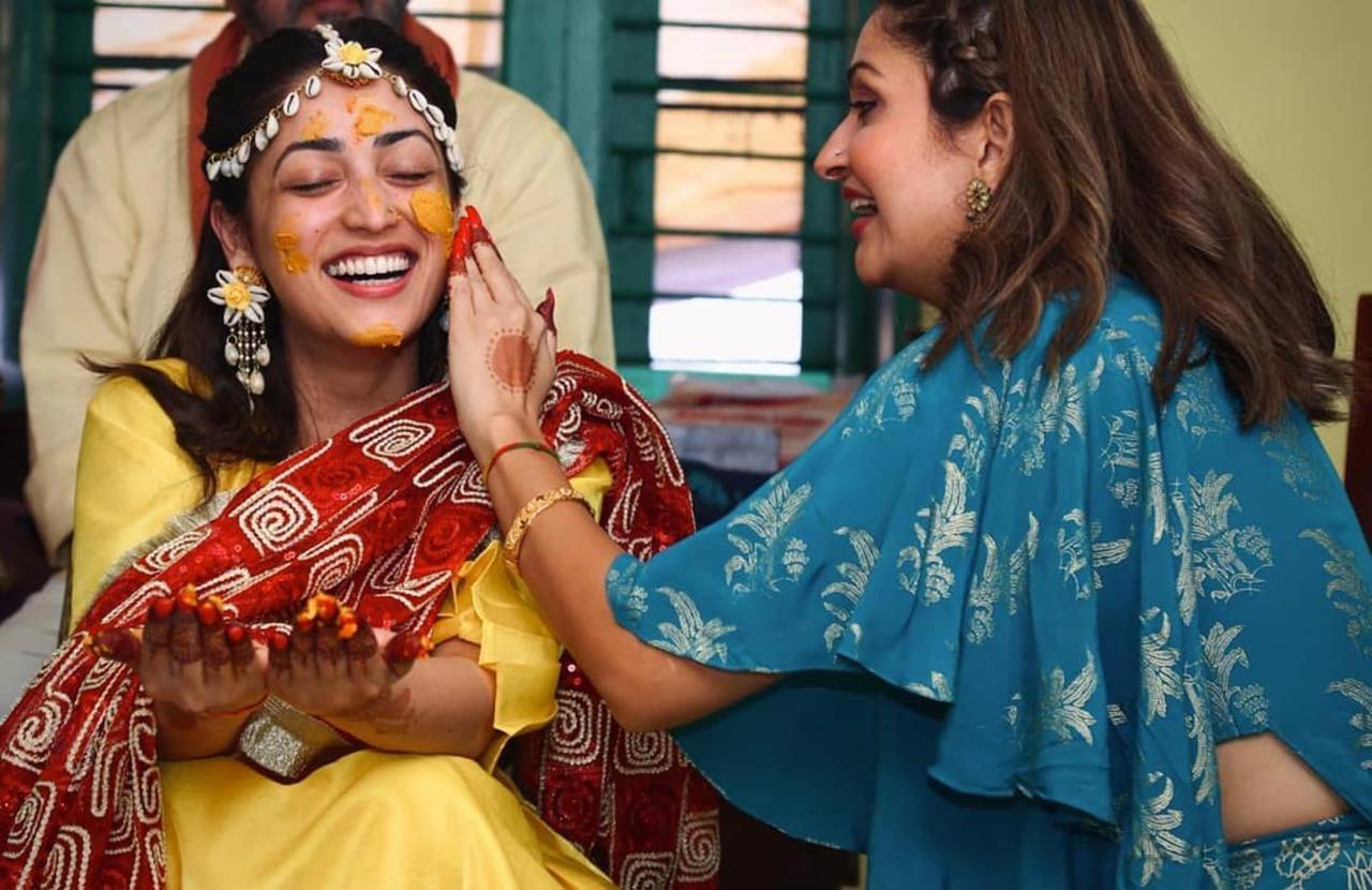 Yami Gautam had a simple and traditional wedding with Aditya Dhar in 2021 in Himachal. Her sister Surilie Gautam helped her with the makeup, shopping and performed rituals too